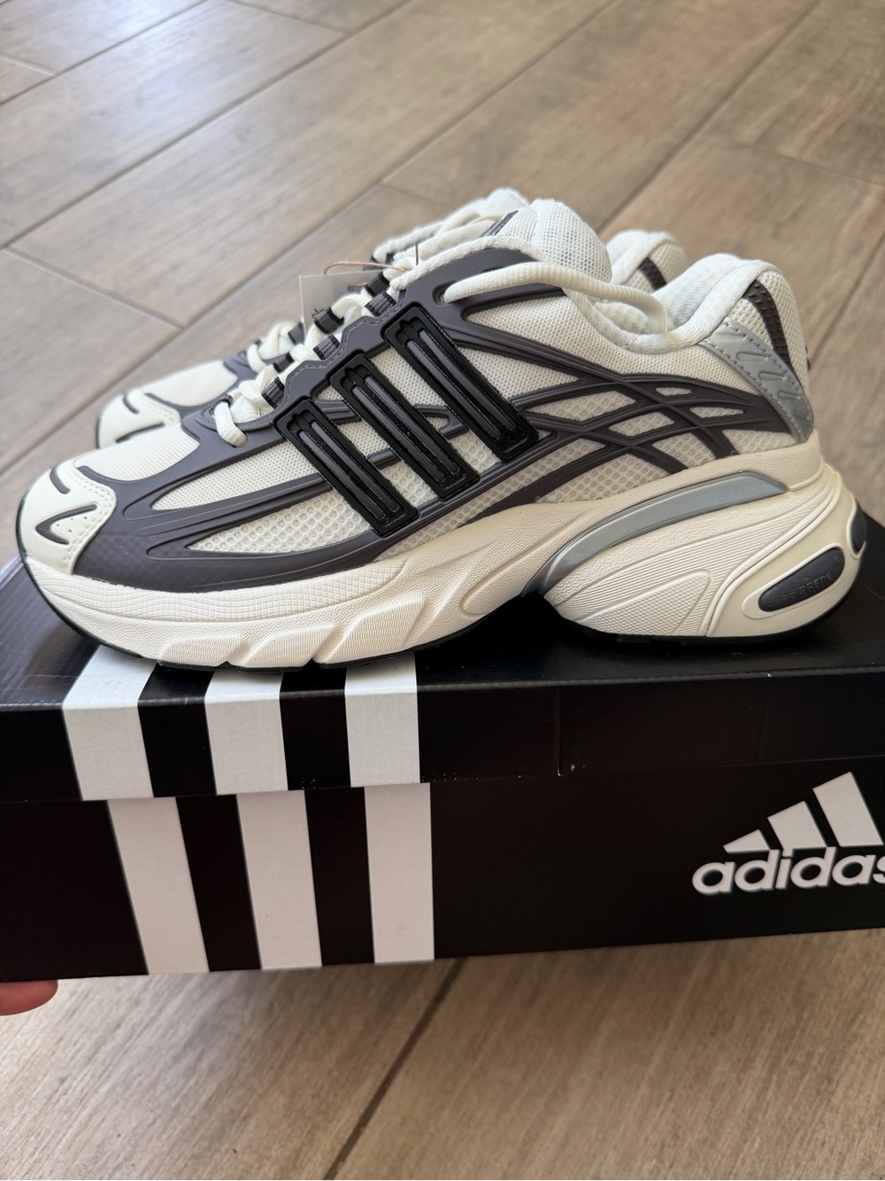 Adidas ADISTAR XLG 2.0 SHOES - Picture 3 of 8